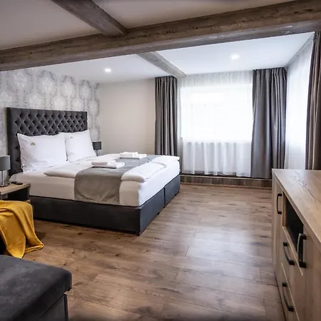 מלון דירות Demanova - Dependance 4*