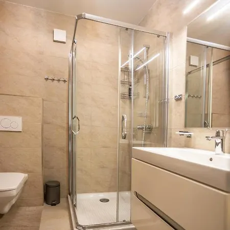 Demanova - Dependance מלון דירות